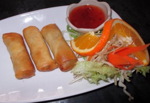 Restaurant-Speisekarte: Gemüse-Frühlingsrollen (Poh Pia Thod)