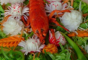 Hummer, Radiesche, Karotten | Obst- & Gemüseschnitzereien im Thai Tawan - Thailändisches Restaurant im Breisgau b. Europa-Park Rust